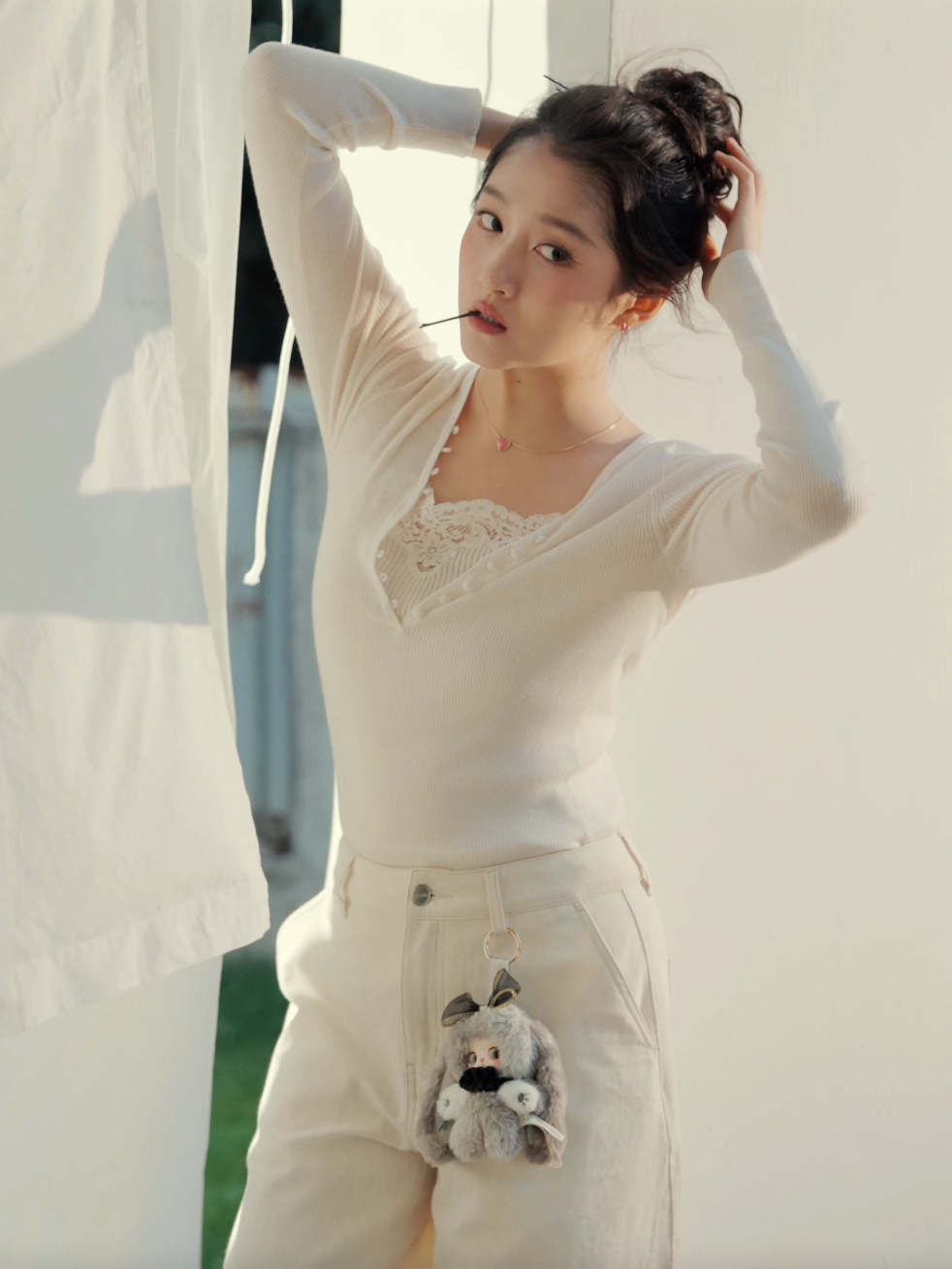 漫游奇境在关晓彤的指尖，遇见彩虹糖小免